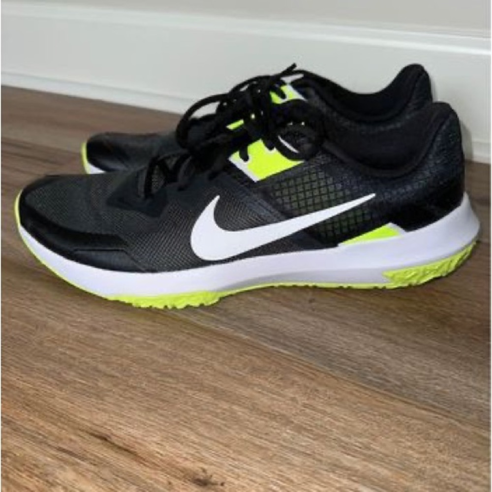 Men’s Nikes size 11